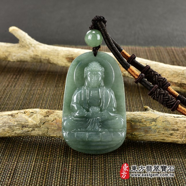 阿彌陀佛項鍊玉珮情境照片   翡翠阿彌陀佛項鍊玉珮（阿彌陀佛：阿彌陀佛牌A貨翡翠阿彌陀佛玉珮、緬甸玉阿彌陀佛玉墜）。綠色糯種阿彌陀佛，FD367。客製化訂做各種翡翠阿彌陀佛吊墜玉珮項鍊。★附A貨翡翠雙證書