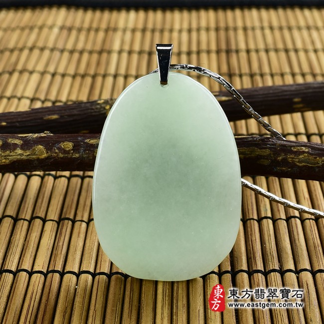 阿彌陀佛項鍊玉珮背面照片   （已出售勿下標，可訂做）翡翠阿彌陀佛項鍊玉珮（阿彌陀佛：阿彌陀佛牌A貨翡翠阿彌陀佛玉珮、緬甸玉阿彌陀佛玉墜）。淡綠色糯種阿彌陀佛，FD369。客製化訂做各種翡翠阿彌陀佛吊墜玉珮項鍊。★附A貨翡翠雙證書