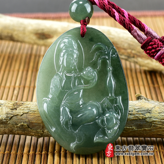 翡翠觀世音菩薩項鍊玉珮正面照片 （已出售勿下標，可訂做）翡翠觀世音菩薩項鍊玉珮（觀世音菩薩、如意觀音：觀世音菩薩牌A貨翡翠觀世音菩薩玉珮、緬甸玉觀世音菩薩玉墜）。綠色糯種觀世音菩薩，GY832。客製化訂做各種翡翠觀世音菩薩吊墜玉珮項鍊。★附A貨翡翠雙證書