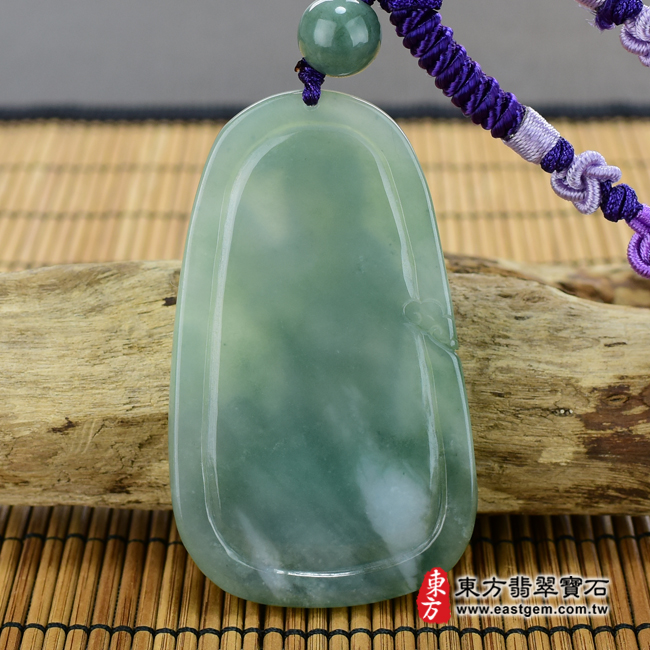 翡翠大勢至菩薩項鍊玉珮背面照片 （已出售勿下標，可訂做）翡翠大勢至菩薩項鍊玉珮（大勢至菩薩：大勢至菩薩牌A貨翡翠大勢至菩薩玉珮、緬甸玉大勢至菩薩玉墜）。綠色糯種大勢至菩薩，GY838。客製化訂做各種翡翠大勢至菩薩吊墜玉珮項鍊。★附A貨翡翠雙證書
