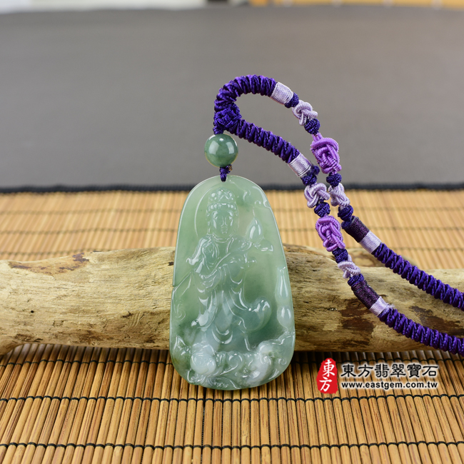 翡翠大勢至菩薩項鍊玉珮情境照片 （已出售勿下標，可訂做）翡翠大勢至菩薩項鍊玉珮（大勢至菩薩：大勢至菩薩牌A貨翡翠大勢至菩薩玉珮、緬甸玉大勢至菩薩玉墜）。綠色糯種大勢至菩薩，GY838。客製化訂做各種翡翠大勢至菩薩吊墜玉珮項鍊。★附A貨翡翠雙證書