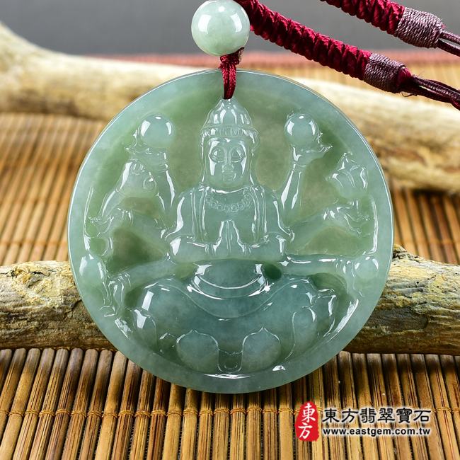 翡翠千手觀音項鍊玉珮正面照片 翡翠千手觀音項鍊玉珮（千手觀音：千手觀音牌A貨翡翠千手觀音玉珮、緬甸玉千手觀音玉墜）。綠色糯種千手觀音，LH137。客製化訂做各種翡翠千手觀音吊墜玉珮項鍊。★附A貨翡翠雙證書