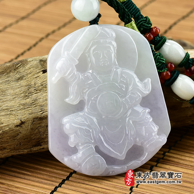 翡翠三太子項鍊玉珮左側照片 翡翠三太子項鍊玉珮（中壇元帥、哪吒：日月三太子牌A貨翡翠三太子玉珮、緬甸玉哪吒三太子玉墜）。糯種春帶彩三太子，TT084。客製化訂做各種翡翠哪吒三太子吊墜玉珮項鍊。★附A貨翡翠雙證書