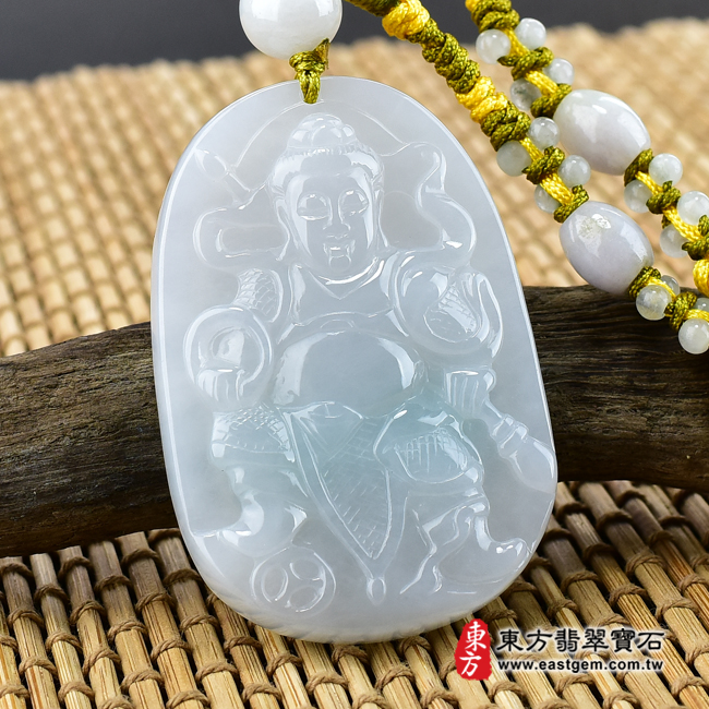 翡翠三太子項鍊玉珮左側照片 翡翠三太子項鍊玉珮（中壇元帥、哪吒：三太子牌A貨翡翠三太子玉珮、緬甸玉哪吒三太子玉墜）。淡綠糯種三太子，TT087。客製化訂做各種翡翠哪吒三太子吊墜玉珮項鍊。★附A貨翡翠雙證書