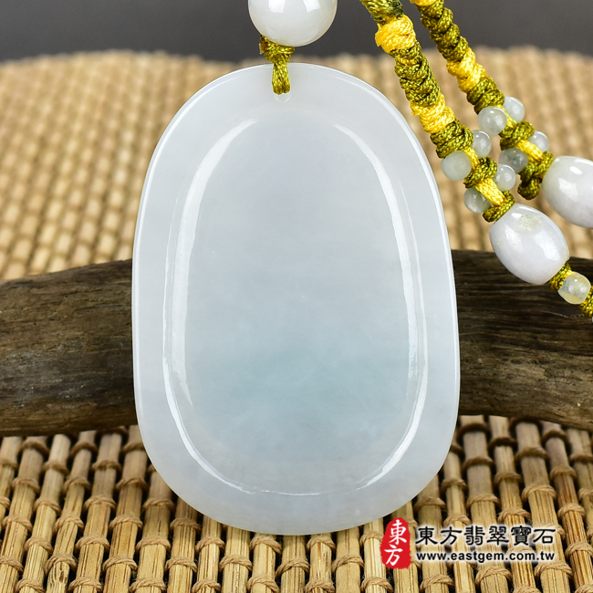 翡翠三太子項鍊玉珮背面照片 翡翠三太子項鍊玉珮（中壇元帥、哪吒：三太子牌A貨翡翠三太子玉珮、緬甸玉哪吒三太子玉墜）。淡綠糯種三太子，TT087。客製化訂做各種翡翠哪吒三太子吊墜玉珮項鍊。★附A貨翡翠雙證書
