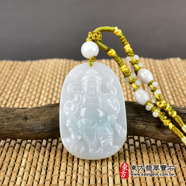 翡翠三太子項鍊玉珮情境照片 翡翠三太子項鍊玉珮（中壇元帥、哪吒：三太子牌A貨翡翠三太子玉珮、緬甸玉哪吒三太子玉墜）。淡綠糯種三太子，TT087。客製化訂做各種翡翠哪吒三太子吊墜玉珮項鍊。★附A貨翡翠雙證書