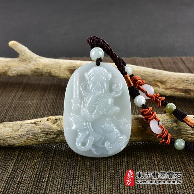 玄天上帝項鍊玉珮意境照片  翡翠玄天上帝項鍊玉珮（玄天上帝：玄天上帝牌A貨翡翠玄天上帝玉珮、緬甸玉玄天上帝玉墜）。白綠色糯種玄天上帝，ST075。客製化訂做各種翡翠玄天上帝吊墜玉珮項鍊。★附A貨翡翠雙證書