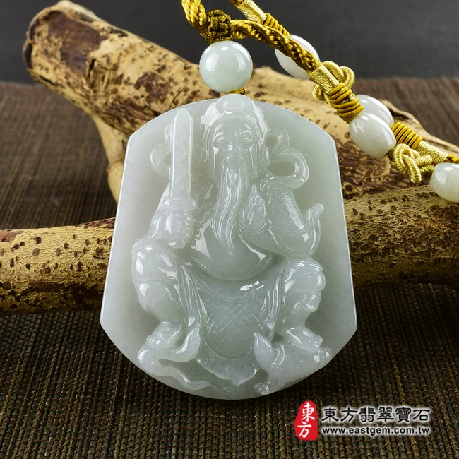 玄天上帝項鍊玉珮正面照片  翡翠玄天上帝項鍊玉珮（玄天上帝：玄天上帝牌A貨翡翠玄天上帝玉珮、緬甸玉玄天上帝玉墜）。淡綠色細糯種玄天上帝，ST079。客製化訂做各種翡翠玄天上帝吊墜玉珮項鍊。★附A貨翡翠雙證書