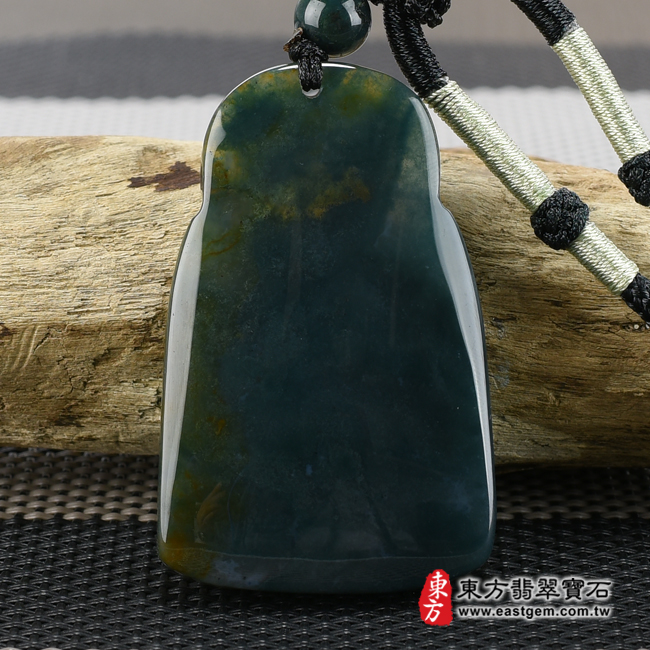 水草玉福德正神土地公財神爺項鍊玉珮背面照片 水草玉福德正神土地公財神爺項鍊玉珮（福德正神：福德正神土地公財神爺牌水草玉福德正神土地公財神爺玉珮、水草玉福德正神土地公財神爺玉墜）。綠色水草玉福德正神土地公財神爺，TD035。客製化訂做各種水草玉福德正神土地公財神爺吊墜玉珮項鍊。★附東方翡翠寶石保證卡