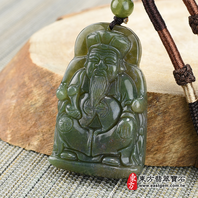 水草玉福德正神土地公財神爺項鍊玉珮右側照片 水草玉福德正神土地公財神爺項鍊玉珮（福德正神：福德正神土地公財神爺牌水草玉福德正神土地公財神爺玉珮、水草玉福德正神土地公財神爺玉墜）。綠帶黃紅水草玉福德正神土地公財神爺，TD038。客製化訂做各種水草玉福德正神土地公財神爺吊墜玉珮項鍊。★附東方翡翠寶石保證卡