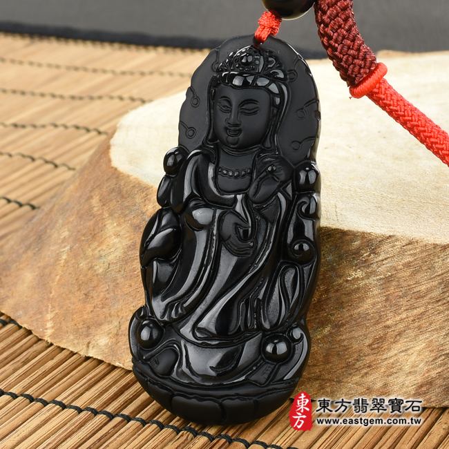 黑曜石觀世音菩薩項鍊玉珮右側照片 黑曜石觀世音菩薩項鍊玉珮（觀世音菩薩、寶瓶觀音：觀世音菩薩牌黑曜石觀世音菩薩玉珮、黑曜石觀世音菩薩玉墜）。全黑黑曜石觀世音菩薩，GY869。客製化訂做各種黑曜石觀世音菩薩吊墜玉珮項鍊。★附東方翡翠寶石保證卡