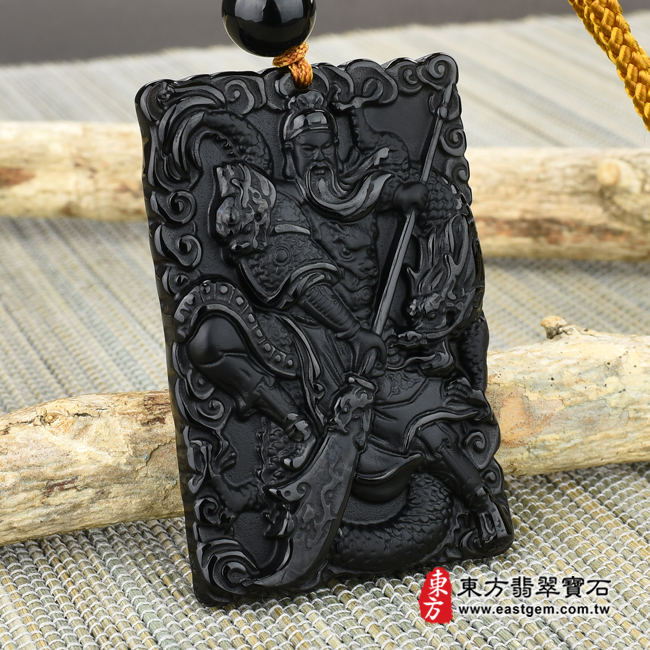 頂級細料微透光黑曜石關公項鍊玉珮左側照片 （已出售勿下標，可訂做）頂級細料微透光黑曜石關公項鍊玉珮（乘龍關聖帝君、乘龍關公：關公牌黑曜石關公玉珮、黑曜石關公玉墜）。頂級黑曜石關公，KG229。客製化訂做各種黑曜石關公吊墜玉珮項鍊。★附東方翡翠寶石保證卡