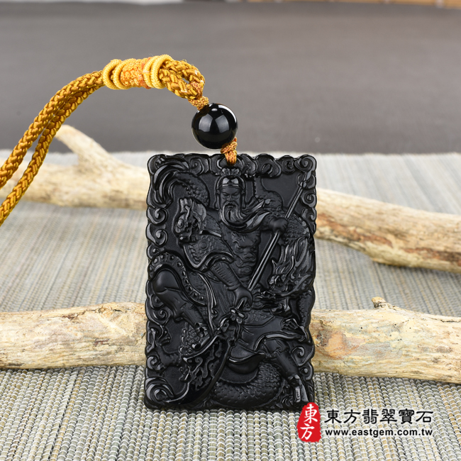頂級細料微透光黑曜石關公項鍊玉珮情境照片 （已出售勿下標，可訂做）頂級細料微透光黑曜石關公項鍊玉珮（乘龍關聖帝君、乘龍關公：關公牌黑曜石關公玉珮、黑曜石關公玉墜）。頂級黑曜石關公，KG229。客製化訂做各種黑曜石關公吊墜玉珮項鍊。★附東方翡翠寶石保證卡