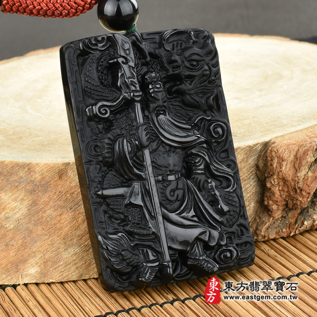 頂級細料微透光黑曜石關公項鍊玉珮左側照片 頂級細料微透光黑曜石關公項鍊玉珮（乘龍關聖帝君、乘龍關公：關公牌黑曜石關公玉珮、黑曜石關公玉墜）。頂級黑曜石關公，KG237。客製化訂做各種黑曜石關公吊墜玉珮項鍊。★附東方翡翠寶石保證卡