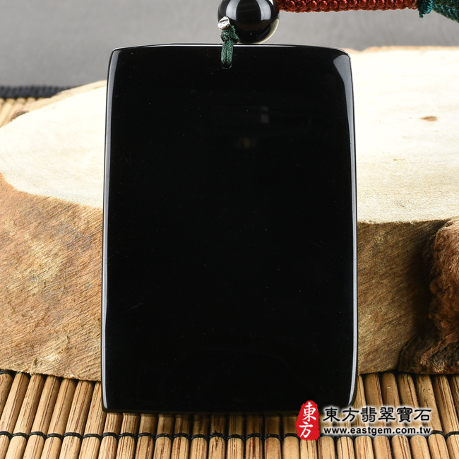 頂級細料微透光黑曜石關公項鍊玉珮背面照片 頂級細料微透光黑曜石關公項鍊玉珮（乘龍關聖帝君、乘龍關公：關公牌黑曜石關公玉珮、黑曜石關公玉墜）。頂級黑曜石關公，KG237。客製化訂做各種黑曜石關公吊墜玉珮項鍊。★附東方翡翠寶石保證卡