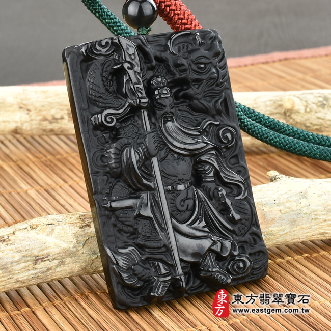 頂級細料微透光黑曜石關公項鍊玉珮左側照片 （已出售勿下標，可訂做）頂級細料微透光黑曜石關公項鍊玉珮（乘龍關聖帝君、乘龍關公：關公牌黑曜石關公玉珮、黑曜石關公玉墜）。頂級黑曜石關公，KG247。客製化訂做各種黑曜石關公吊墜玉珮項鍊。★附東方翡翠寶石保證卡