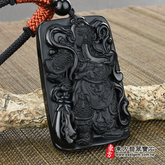 黑曜石關公項鍊玉珮左側照片 黑曜石關公項鍊玉珮（關聖帝君：關公牌黑曜石關公玉珮、黑曜石關公玉墜）。全黑黑曜石關公，KG260。客製化訂做各種黑曜石關公吊墜玉珮項鍊。★附東方翡翠寶石保證卡