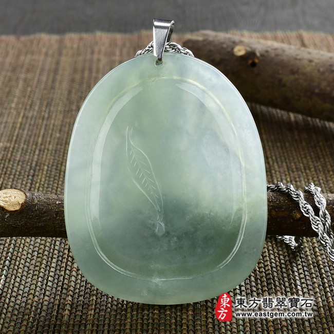 太乙真人項鍊玉珮背面照片  翡翠太乙真人項鍊玉珮（救苦天尊：太乙真人牌A貨翡翠太乙真人玉珮、緬甸玉太乙真人玉墜）。淡綠色糯種太乙真人，KN098。客製化訂做各種翡翠太乙真人吊墜玉珮項鍊。★附A貨翡翠雙證書