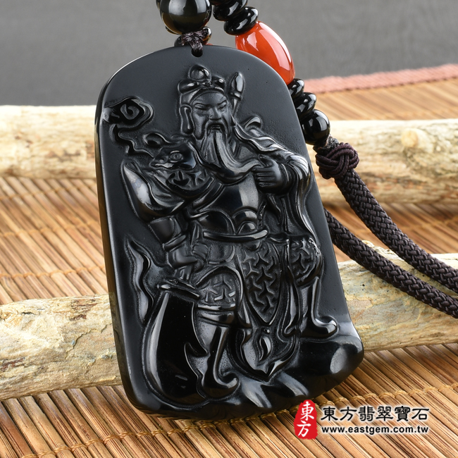 黑曜石關公項鍊玉珮左側照片 黑曜石關公項鍊玉珮（關聖帝君：關公牌黑曜石關公玉珮、黑曜石關公玉墜）。全黑黑曜石關公，KG273。客製化訂做各種黑曜石關公吊墜玉珮項鍊。★附東方翡翠寶石保證卡