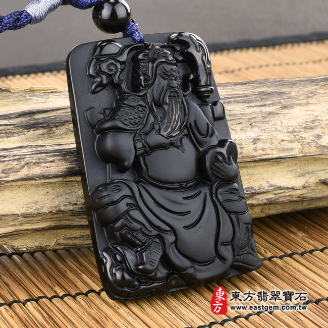 黑曜石關公項鍊玉珮左側照片 黑曜石關公項鍊玉珮（關聖帝君：關公牌黑曜石關公玉珮、黑曜石關公玉墜）。全黑黑曜石關公，KG282。客製化訂做各種黑曜石關公吊墜玉珮項鍊。★附東方翡翠寶石保證卡