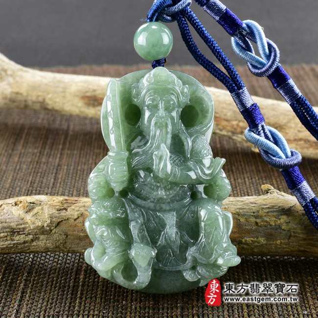 翡翠玄天上帝正面照片 翡翠玄天上帝項鍊玉珮（玄天上帝：玄天上帝牌A貨翡翠玄天上帝玉珮、緬甸玉玄天上帝玉墜）。綠色豆種玄天上帝，ST064。客製化訂做各種翡翠玄天上帝吊墜玉珮項鍊。★附A貨翡翠雙證書