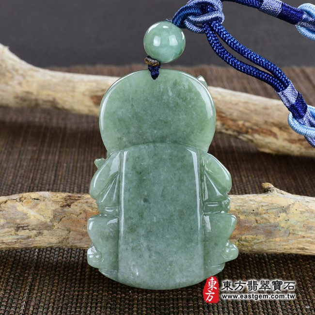 翡翠玄天上帝背面照片 翡翠玄天上帝項鍊玉珮（玄天上帝：玄天上帝牌A貨翡翠玄天上帝玉珮、緬甸玉玄天上帝玉墜）。綠色豆種玄天上帝，ST064。客製化訂做各種翡翠玄天上帝吊墜玉珮項鍊。★附A貨翡翠雙證書