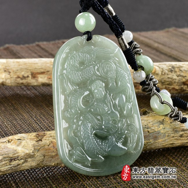 翡翠乘龍三太子右側照片 （已出售勿下標，可訂做）翡翠乘龍三太子項鍊玉珮（中壇元帥、哪吒、乘龍三太子：哪吒三太子牌A貨翡翠三太子玉珮、緬甸玉哪吒三太子玉墜）。綠色糯種油青乘龍三太子，TT093。客製化訂做各種翡翠哪吒三太子吊墜玉珮項鍊。★附A貨翡翠雙證書