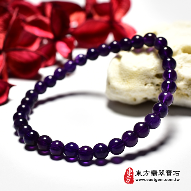 紫水晶手鍊左側照片 紫水晶手鍊(紫水晶珠子，珠徑約6.3mm，OPB092) 客製化設計各種紫水晶珠串、紫水晶珠子、紫水晶手鍊、紫水晶手珠。★附東方翡翠寶石保證卡