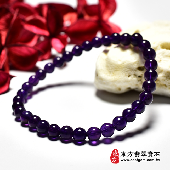 紫水晶手鍊右側照片 紫水晶手鍊(紫水晶珠子，珠徑約6.3mm，OPB092) 客製化設計各種紫水晶珠串、紫水晶珠子、紫水晶手鍊、紫水晶手珠。★附東方翡翠寶石保證卡
