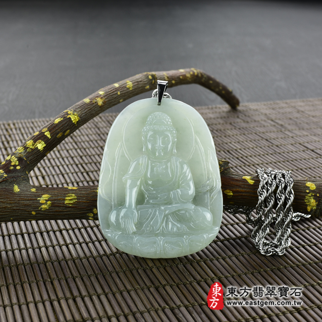 佛祖  情境照片 （已出售勿下標，可訂做）翡翠佛祖項鍊玉珮（釋迦牟尼佛：佛祖牌A貨翡翠佛祖玉珮、緬甸玉佛祖玉墜）。淡綠色糯種佛祖，FD394。客製化訂做各種翡翠佛祖吊墜玉珮項鍊。★附A貨翡翠雙證書