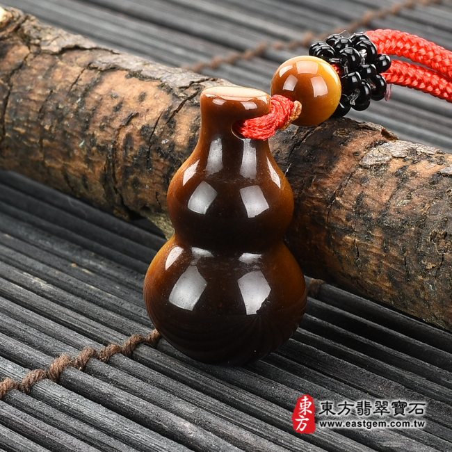 黃虎眼葫蘆項鍊玉珮右側照片 （已出售勿下標，可訂做）黃虎眼葫蘆項鍊玉珮（福祿壽：葫蘆牌黃虎眼葫蘆玉珮、黃虎眼葫蘆玉墜）。黃虎眼葫蘆，HL053。客製化訂做各種黃虎眼葫蘆吊墜玉珮項鍊。★附東方翡翠寶石保證卡