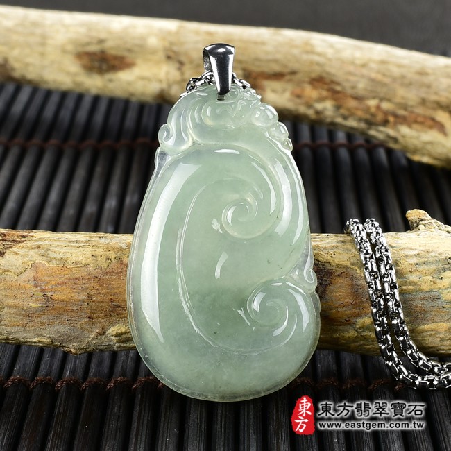 如意項鍊玉珮正面照片  翡翠如意項鍊玉珮（吉祥如意、如意龍：如意牌A貨翡翠如意玉珮、緬甸玉如意玉墜）。淡綠色糯種如意，LU378。客製化訂做各種翡翠如意吊墜玉珮項鍊。★附A貨翡翠雙證書