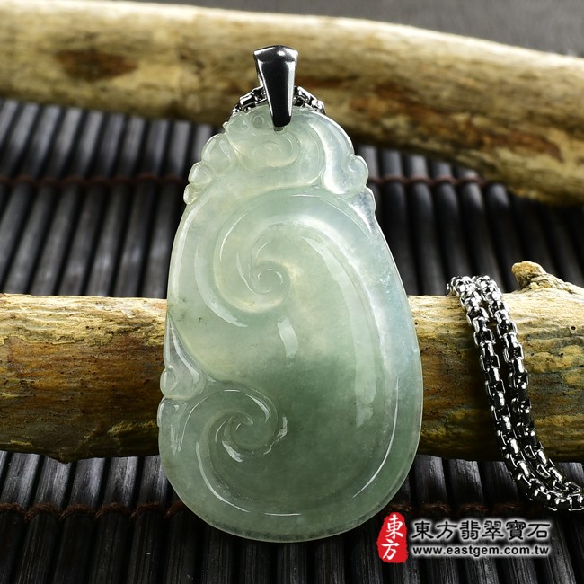 如意項鍊玉珮背面照片  翡翠如意項鍊玉珮（吉祥如意、如意龍：如意牌A貨翡翠如意玉珮、緬甸玉如意玉墜）。淡綠色糯種如意，LU378。客製化訂做各種翡翠如意吊墜玉珮項鍊。★附A貨翡翠雙證書