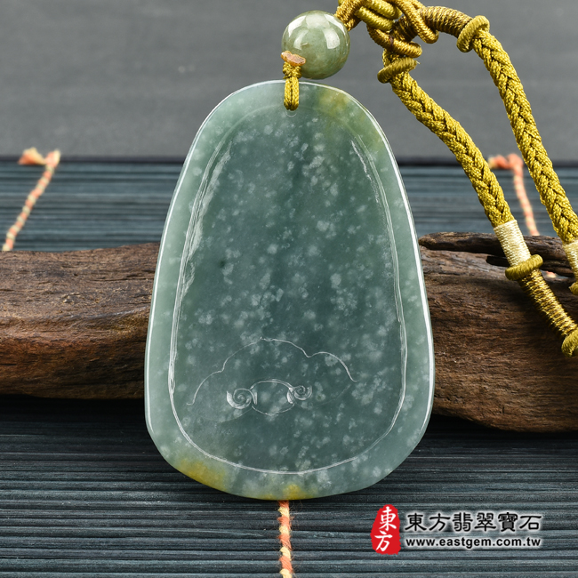 翡翠龍項鍊玉珮背面照片 （已出售勿下標，可訂做）翡翠龍項鍊玉珮（招財飛騰游龍：龍牌A貨翡翠龍玉珮、龍玉墜、龍十二生肖項鍊）翡翠龍，DR428。客製化訂做各種翡翠龍吊墜玉珮項鍊。★附A貨翡翠雙證書(產地:瓜地馬拉)