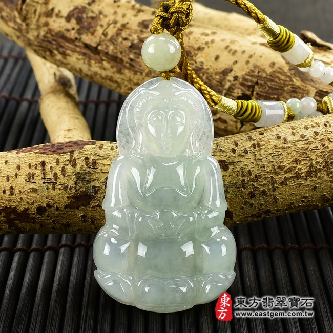 觀世音菩薩項鍊玉珮正面照片  翡翠觀世音菩薩項鍊玉珮（觀世音菩薩：觀世音菩薩牌A貨翡翠觀世音菩薩玉珮、緬甸玉觀世音菩薩玉墜）。淡綠色糯冰種觀世音菩薩，GY983。客製化訂做各種翡翠觀世音菩薩吊墜玉珮項鍊。★附A貨翡翠雙證書