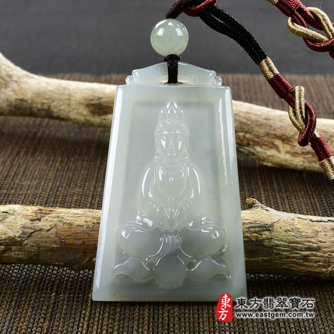 觀世音菩薩項鍊玉珮正面照片  翡翠觀世音菩薩項鍊玉珮（觀世音菩薩、寶瓶觀音：觀世音菩薩牌A貨翡翠觀世音菩薩玉珮、緬甸玉觀世音菩薩玉墜）。淡綠色糯種帶微冰觀世音菩薩，GY1024。客製化訂做各種翡翠觀世音菩薩吊墜玉珮項鍊。★附A貨翡翠雙證書