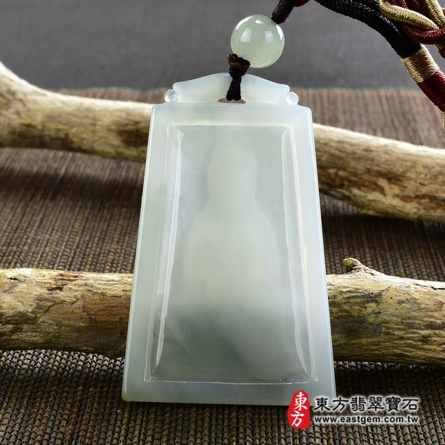 觀世音菩薩項鍊玉珮背面照片  翡翠觀世音菩薩項鍊玉珮（觀世音菩薩、寶瓶觀音：觀世音菩薩牌A貨翡翠觀世音菩薩玉珮、緬甸玉觀世音菩薩玉墜）。淡綠色糯種帶微冰觀世音菩薩，GY1024。客製化訂做各種翡翠觀世音菩薩吊墜玉珮項鍊。★附A貨翡翠雙證書