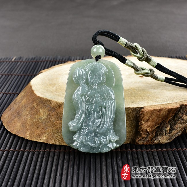 諸葛孔明項鍊玉珮情境照片  （已售出勿下標，可訂做）翡翠諸葛孔明項鍊玉珮（諸葛亮：諸葛孔明牌A貨翡翠諸葛孔明玉珮、緬甸玉諸葛亮玉墜）。綠色糯種諸葛孔明，KN116。客製化訂做各種諸葛孔明吊墜，手工玉雕和拋光。★附A貨翡翠雙證書