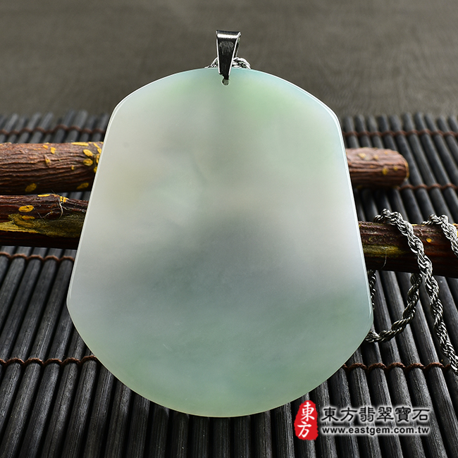 翡翠普賢菩薩項鍊玉珮 背面照片（遍吉菩薩：普賢菩薩牌A貨翡翠普賢菩薩玉珮、緬甸玉普賢菩薩玉墜）。綠色糯種普賢菩薩，FD136。客製化訂做各種翡翠普賢菩薩吊墜玉珮項鍊。★附A貨翡翠雙證書.jpg