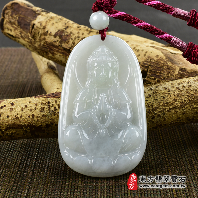 翡翠觀世音菩薩項鍊玉珮正面照片（觀世音菩薩、合掌觀音：觀世音菩薩牌A貨翡翠觀世音菩薩玉珮、緬甸玉觀世音菩薩玉墜）。白綠色糯種觀世音菩薩，GY971。客製化訂做各種翡翠觀世音菩薩吊墜玉珮項鍊。★附A貨翡翠雙證書