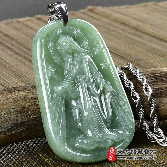 翡翠聖母瑪利亞項鍊玉珮左側照片(聖母瑪利亞:聖母瑪利亞牌A貨翡翠聖母瑪利亞玉珮、緬甸玉聖母瑪利亞玉墜)。綠色豆糯種聖母瑪利亞,MA004。客製化訂做各種翡翠聖母瑪利亞吊墜玉珮項鍊。★附A貨翡翠雙證書.jpg 翡翠聖母瑪利亞項鍊玉珮左側照片(聖母瑪利亞:聖母瑪利亞牌A貨翡翠聖母瑪利亞玉珮、緬甸玉聖母瑪利亞玉墜)。綠色豆糯種聖母瑪利亞,MA004。客製化訂做各種翡翠聖母瑪利亞吊墜玉珮項鍊。★附A貨翡翠雙證書.jpg