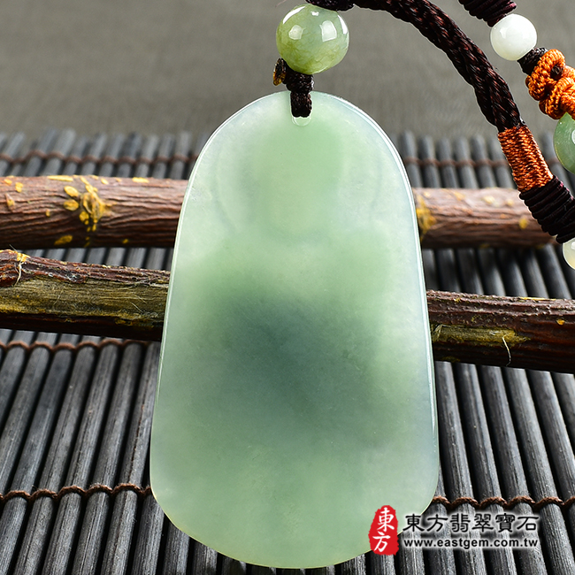 翡翠媽祖項鍊玉珮背面照片（天上聖母：媽祖牌A貨翡翠媽祖玉珮、緬甸玉媽祖玉墜）。淡綠色糯種媽祖，MD116。客製化訂做各種翡翠媽祖吊墜玉珮項鍊。★附A貨翡翠雙證書