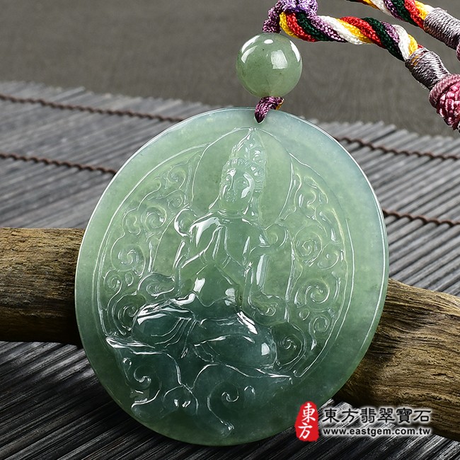 觀世音菩薩項鍊玉珮右側照片  翡翠觀世音菩薩項鍊玉珮（觀世音菩薩、合掌觀音：觀世音菩薩牌A貨翡翠觀世音菩薩玉珮、緬甸玉觀世音菩薩玉墜）。深綠色糯冰種觀世音菩薩，GY1058。客製化訂做各種翡翠觀世音菩薩吊墜玉珮項鍊。★附A貨翡翠雙證書
