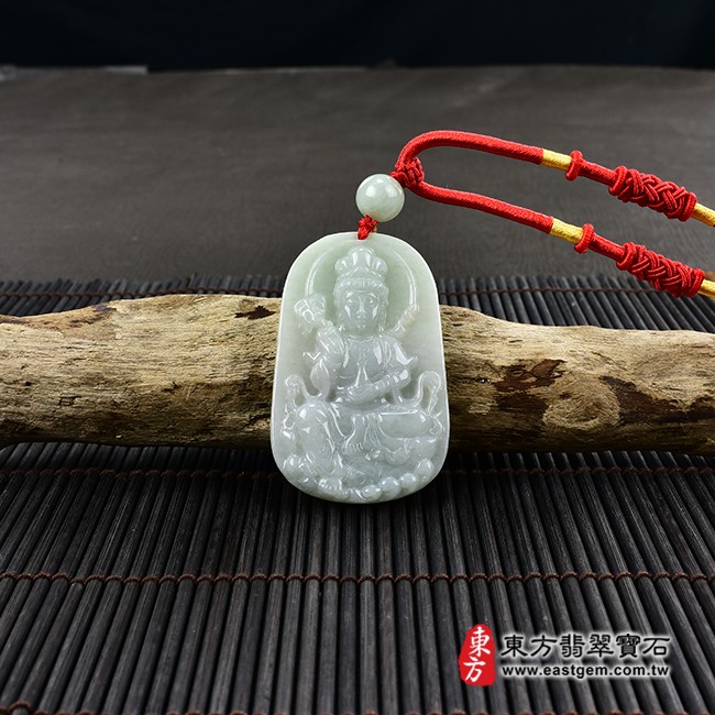 觀世音菩薩項鍊玉珮情境照片  （已出售勿下標，可訂做）翡翠觀世音菩薩項鍊玉珮（觀世音菩薩、楊柳觀音：觀世音菩薩牌A貨翡翠觀世音菩薩玉珮、緬甸玉觀世音菩薩玉墜）。淡綠色糯種觀世音菩薩，GY1090。客製化訂做各種翡翠觀世音菩薩吊墜玉珮項鍊。★附A貨翡翠雙證書