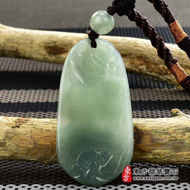 媽祖項鍊玉珮背面照片  翡翠媽祖項鍊玉珮（天上聖母：媽祖牌A貨翡翠媽祖玉珮、緬甸玉媽祖玉墜）。綠色糯種媽祖，MD130。客製化訂做各種翡翠媽祖吊墜玉珮項鍊。★附A貨翡翠雙證書