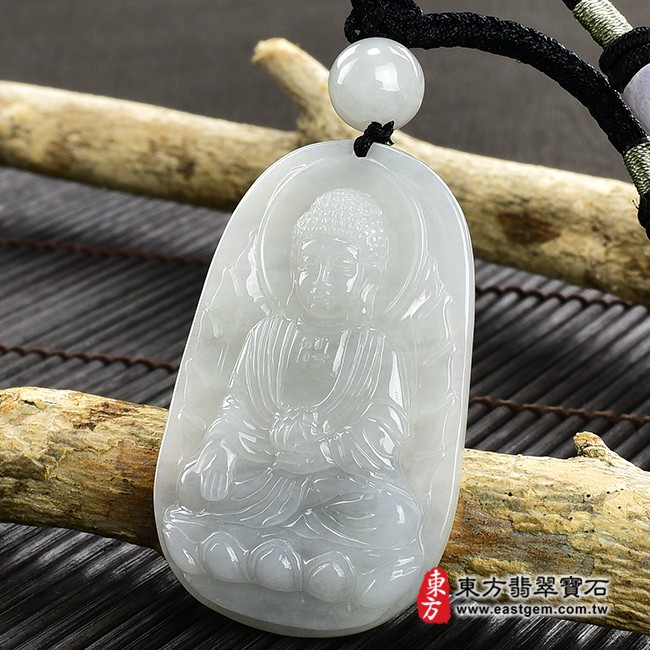 翡翠阿彌陀佛項鍊玉珮右側照片  翡翠阿彌陀佛項鍊玉珮（阿彌陀佛：阿彌陀佛牌A貨翡翠阿彌陀佛玉珮、緬甸玉阿彌陀佛玉墜）。白綠色糯種阿彌陀佛，FD446。客製化訂做各種翡翠阿彌陀佛吊墜玉珮項鍊。★附A貨翡翠雙證書