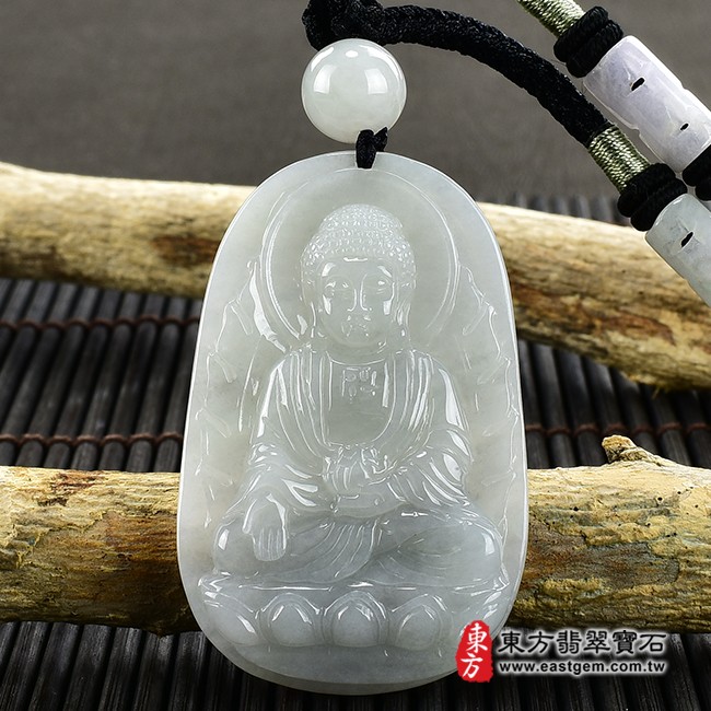 翡翠阿彌陀佛項鍊玉珮正面照片  翡翠阿彌陀佛項鍊玉珮（阿彌陀佛：阿彌陀佛牌A貨翡翠阿彌陀佛玉珮、緬甸玉阿彌陀佛玉墜）。白綠色糯種阿彌陀佛，FD446。客製化訂做各種翡翠阿彌陀佛吊墜玉珮項鍊。★附A貨翡翠雙證書