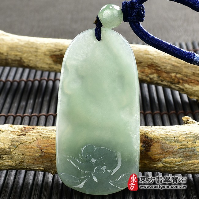 玄天上帝項鍊玉珮背面照片 （已出售勿下標，可訂做） 翡翠玄天上帝項鍊玉珮（玄天上帝：玄天上帝牌A貨翡翠玄天上帝玉珮、緬甸玉玄天上帝玉墜）。淡綠色糯種微冰玄天上帝，ST096。客製化訂做各種翡翠玄天上帝吊墜玉珮項鍊。★附A貨翡翠雙證書