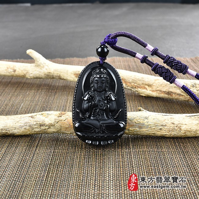 大日如來項鍊玉珮情境照片 （已出售勿下標，可訂做） 黑曜石大日如來項鍊玉珮（大日如來：大日如來牌黑曜石大日如來玉珮、黑曜石大日如來玉墜）黑曜石大日如來，FD425。客製化訂做各種黑曜石大日如來吊墜玉珮項鍊。★附東方翡翠寶石保證卡