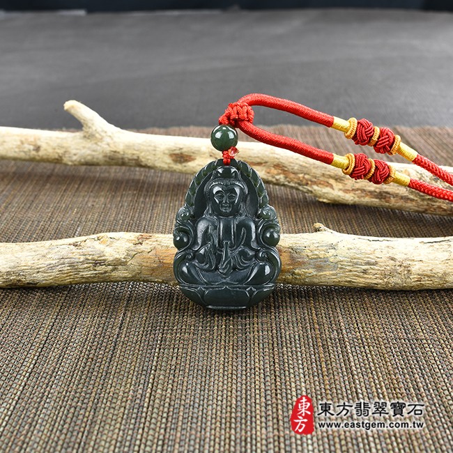 觀音項鍊玉珮情境照片  和田青玉觀音項鍊玉珮（觀世音菩薩、寶瓶觀音：觀音牌和田青玉觀音玉珮、和闐青玉觀音玉墜）。天然和田青玉和闐青玉觀音，GY1134。客製化訂做各種和田青玉和闐青玉觀音吊墜玉珮項鍊。★附東方翡翠寶石保證卡